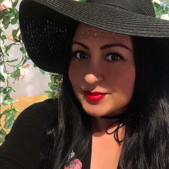 Meet your Posher, Jacqueline - Picture 2 of 3